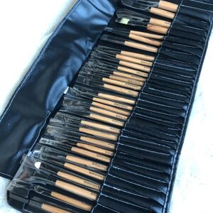 Bliss & Grace Professional Wood Make-Up Brush Set, 32 pc